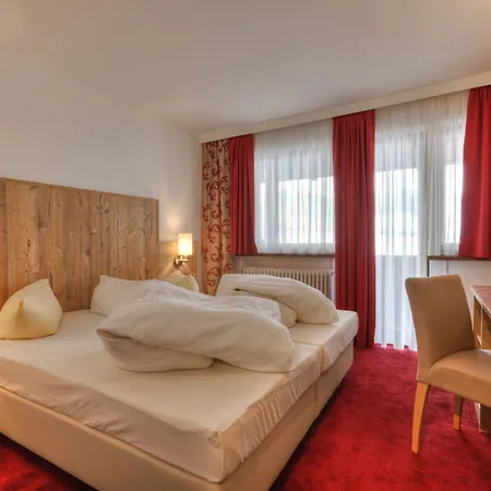 ホテル Koegele Bei Innsbruck Axamer Lizum アクサムス